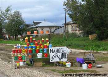 mele_e_pere_in_vendita_lungo_la_strada